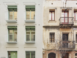 rehabilitacion de una casa en barcelona. fabricamos ventanas y puertas de madera